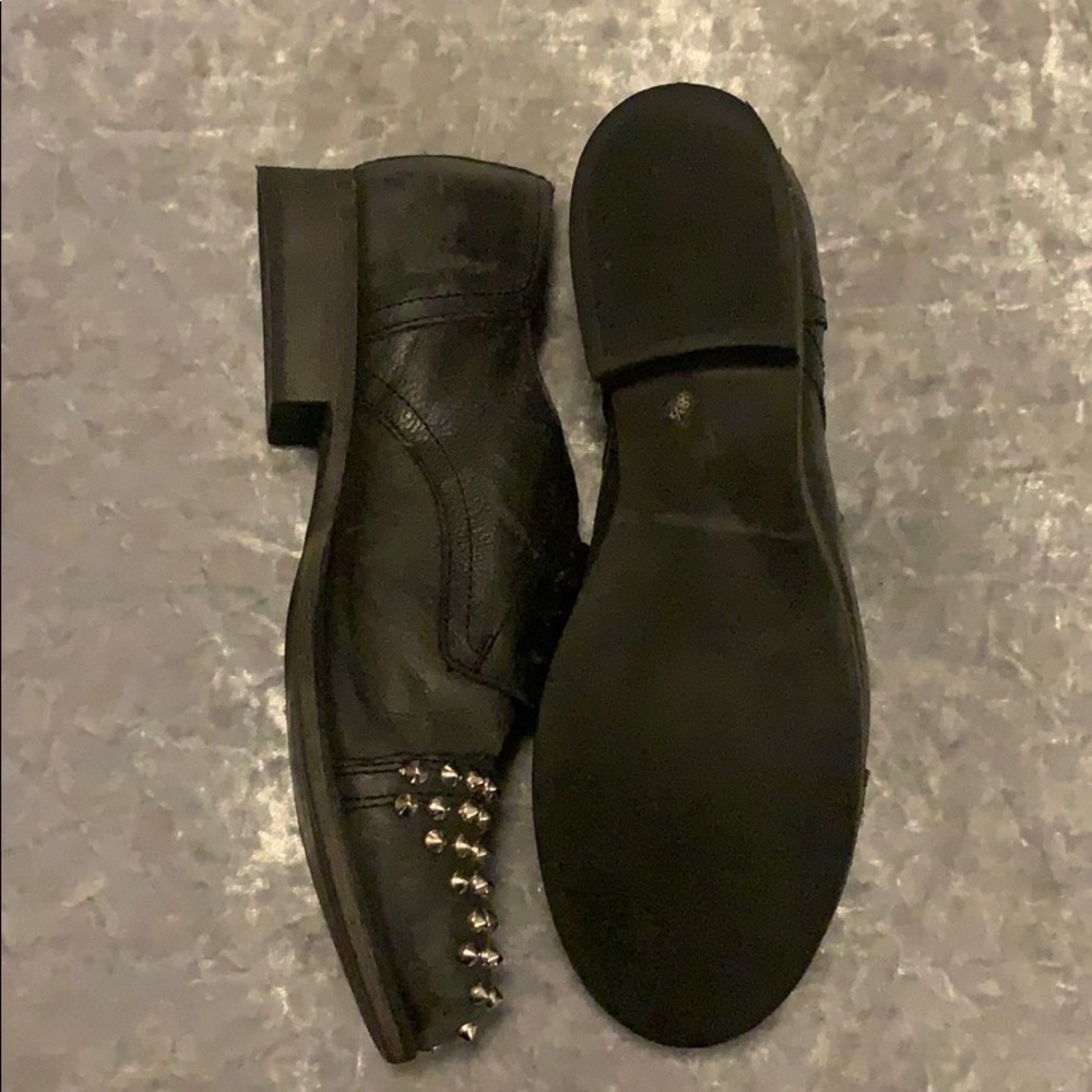 Shoes - Picture 3 of 4